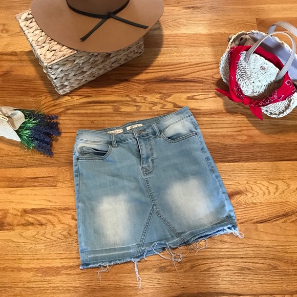 Wild Blue Sadie Frayed Distressed Denim Mini Skirt - Picture 4 of 14